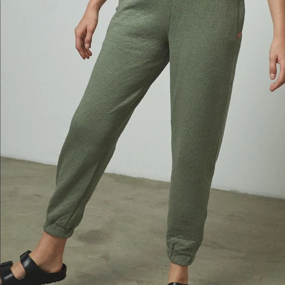 Lunya NWOT restore double faced jogger size medium. Perfect condition!